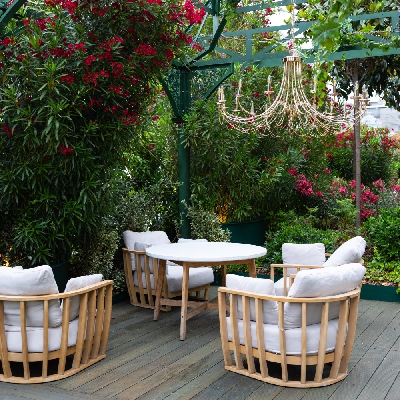 Espace extérieur avec chaises confortables